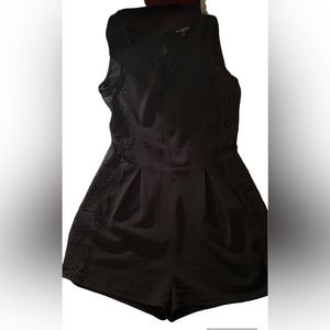 Short black jumpsuit, lace, open back, worn once, small, Bershka